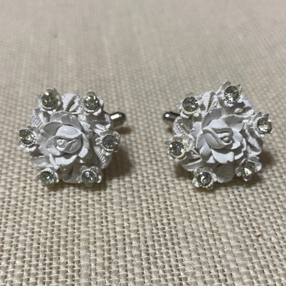 Elegant vintage White rose  Floral rhinestone cuff links